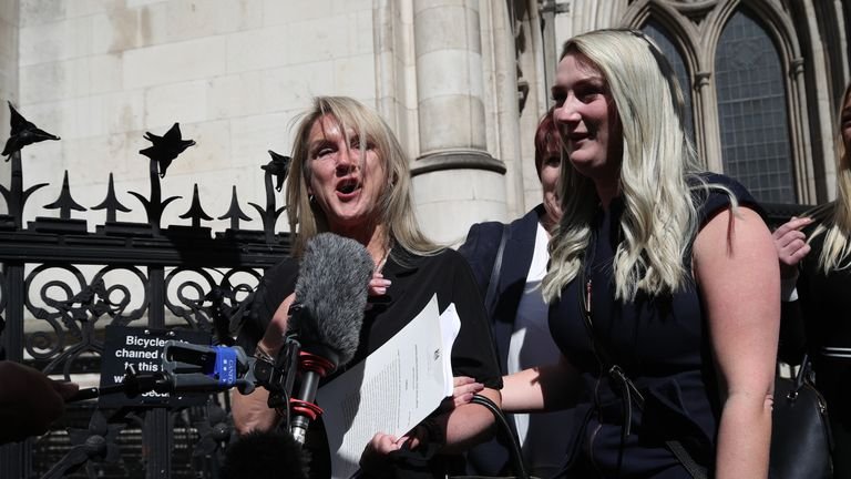 Ms Skinner (L) after having her conviction overturned by the Court of Appeal in 2021